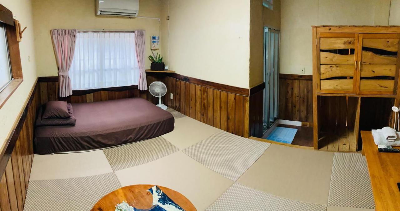 Hotel ペンションやいま日和 Ishigaki  Exterior foto
